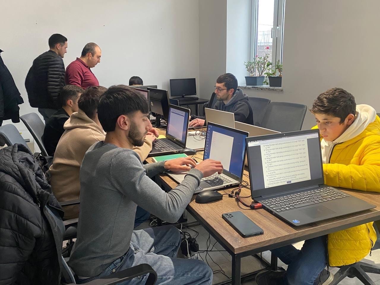 Centre Multimédia POUR les Jeunes et les Seniors au Numérique